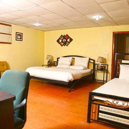 קראצ'י Luxury Inn מראה חיצוני תמונה