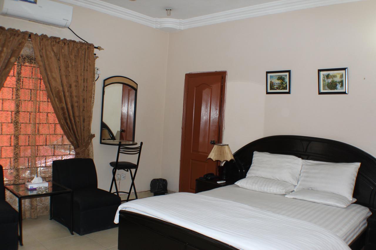 קראצ'י Luxury Inn מראה חיצוני תמונה