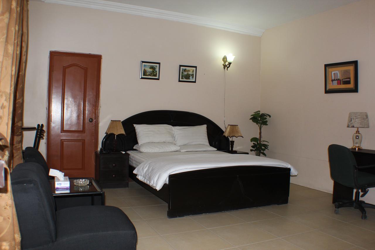 קראצ'י Luxury Inn מראה חיצוני תמונה