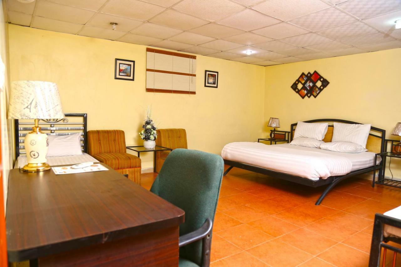 קראצ'י Luxury Inn מראה חיצוני תמונה