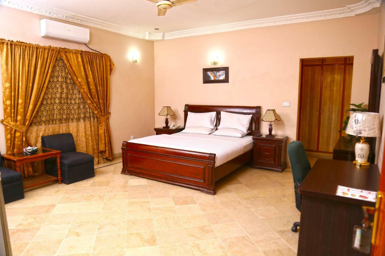 קראצ'י Luxury Inn מראה חיצוני תמונה
