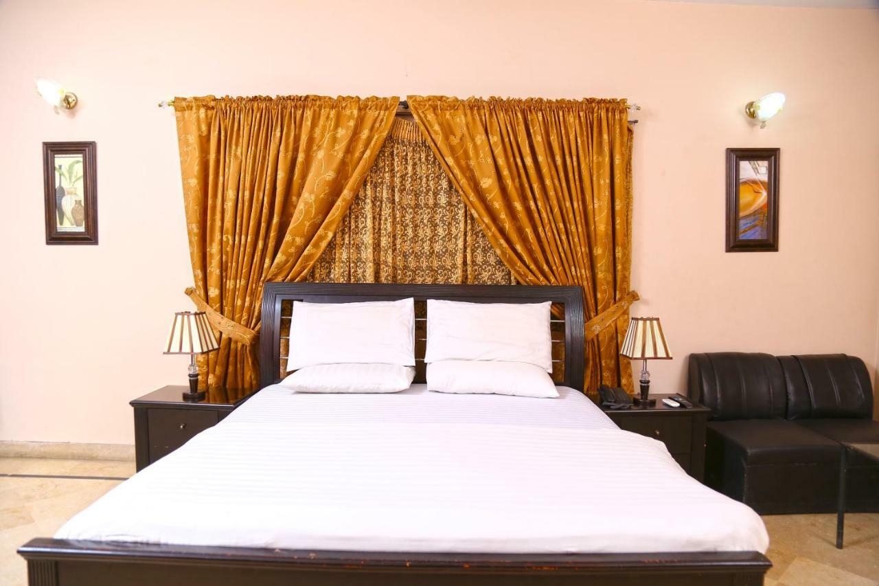 קראצ'י Luxury Inn מראה חיצוני תמונה